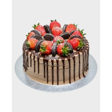 1.5 kg Strawberry Oreo Cake